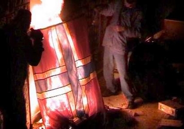 muslim protesters burning a cross.jpeg